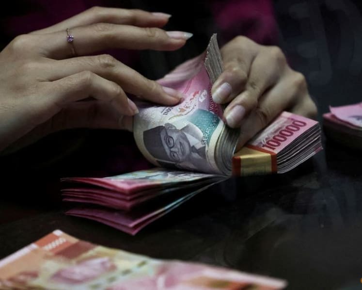 Indonesia may shift government funds to regional banks to boost growth