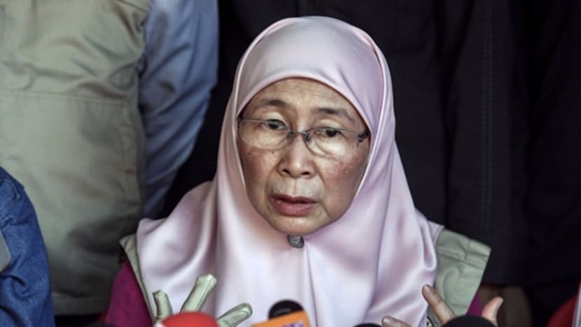 Penularan pneumonia Orang Asli bukan berkaitan kegiatan perlombongan: Wan Azizah Penularan pneumonia Orang Asli bukan berkaitan kegiatan perlombongan: Wan Azizah