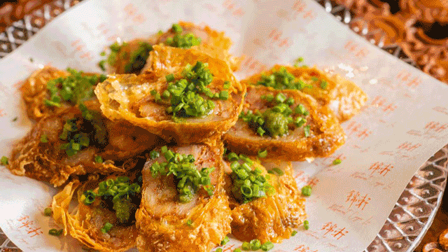 用五指毛桃炖出的“椰味”乌鸡汤、法葱咸蛋黄冰淇淋……来锦轩品尝创意佳肴！