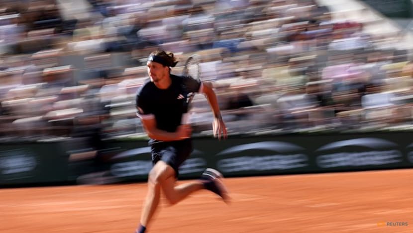 Resolute Zverev reels in Mensik to return to French Open final