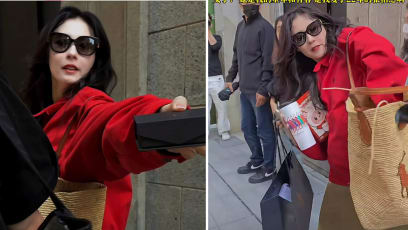 cecilia_cheung_gifts_fan_necklace.jpg