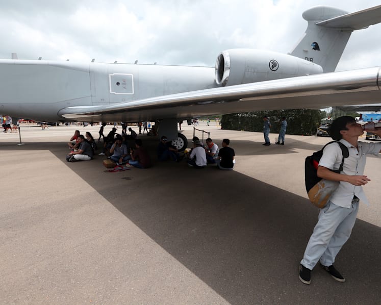 Aerial stunts, aircraft displays delight 80,000-strong crowd at S’pore Airshow