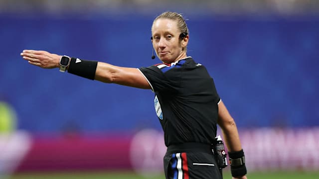全女性裁判组亮相男足世界杯 历来第二次