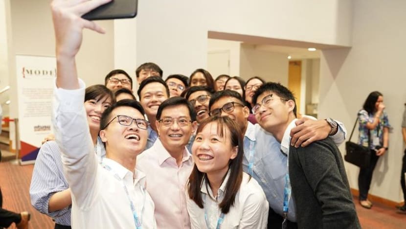 Generasi tua S'pura belum bersedia terima PM dari masyarakat bukan Cina, kata Heng Swee Keat