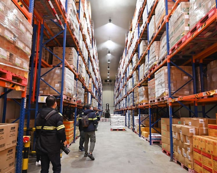 No need to hoard as Singapore has adequate supplies of frozen chicken: Desmond Tan 