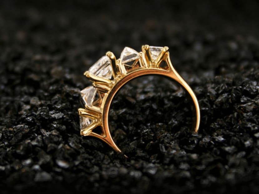 You’re not the only one bored with round diamond rings