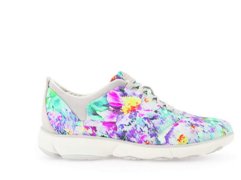 Style Scoop: GEOX, LACOSTE, Club Monaco