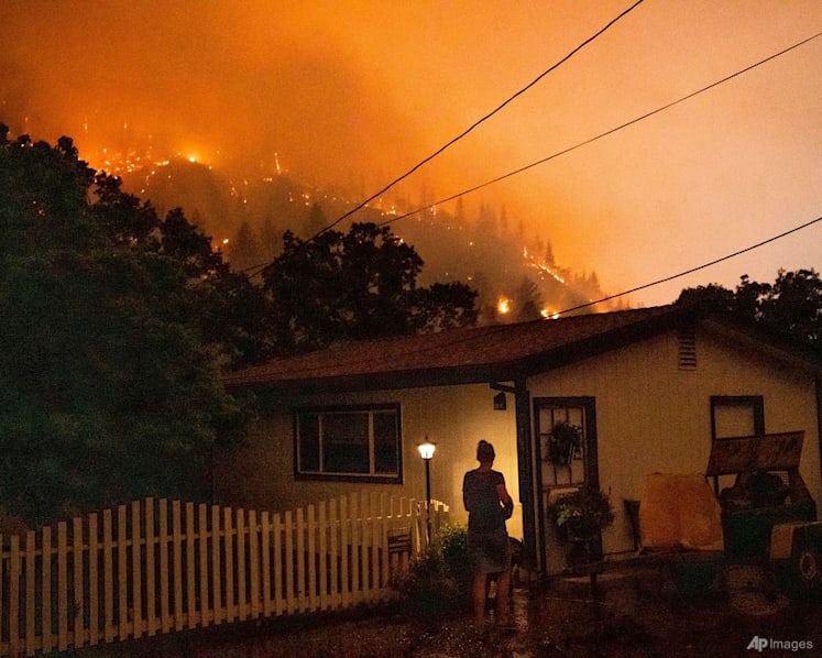Heat, wind threaten to whip up growing western US wildfires