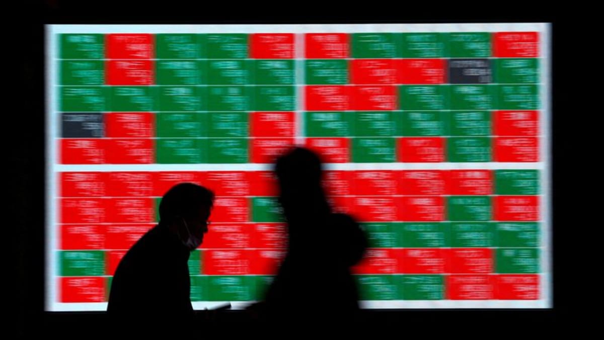 Super-long JGB yields rise from 3-week lows ahead of 40-year bond auction