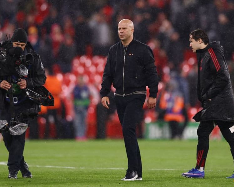 Liverpool boss Slot hopes Isak's return can mitigate Ekitike loss