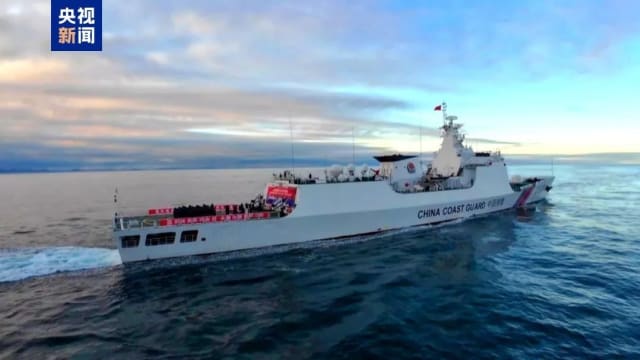 中国海警舰艇首次进入北冰洋海域 