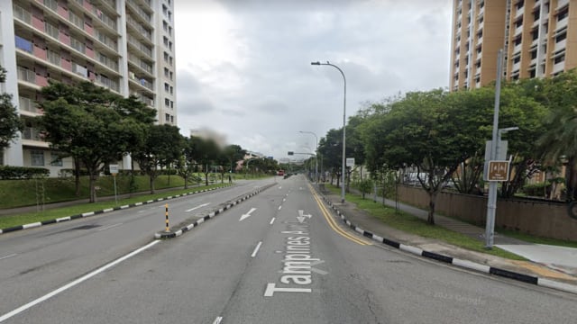 淡滨尼81街巴士与罗厘相撞 54岁司机送院