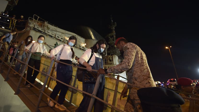 Ratusan warga China, Pakistan, Jepun selamat tiba tanah air mereka dari Sudan Ratusan warga China, Pakistan, Jepun selamat tiba tanah air mereka dari Sudan