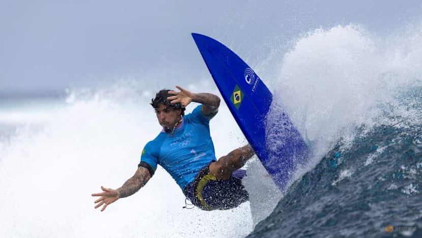 Surfing-Old guard trio back to challenge young guns as elite world tour returns