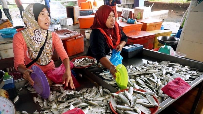 Pembeli di M'sia diberi amaran tentang ikan 'tidak halal'