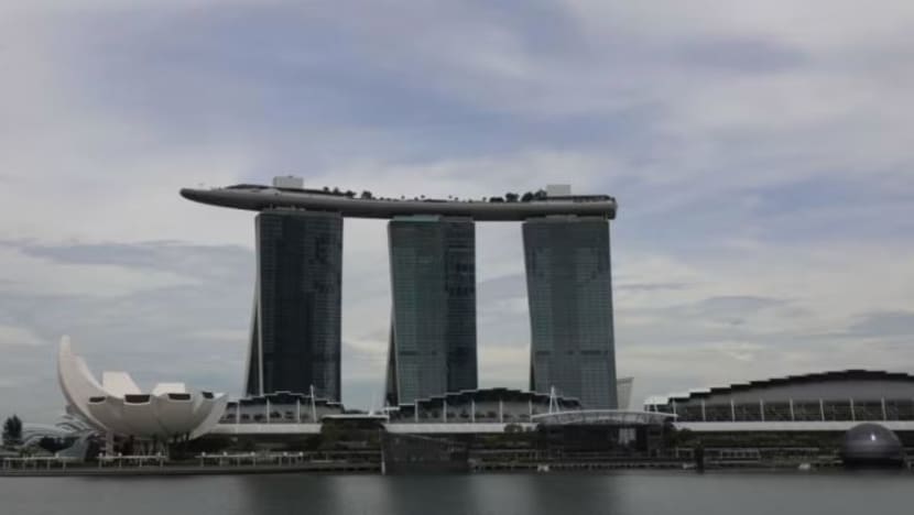 Pencuri bersiri dipenjara 13 bulan selepas rompak kedai mewah Marina Bay Sands, pasar malam Pencuri bersiri dipenjara 13 bulan selepas rompak kedai mewah Marina Bay Sands, pasar malam