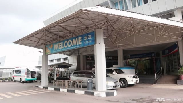 借口度假结果把女佣遗弃在峇淡岛 女摊贩被罚逾万元