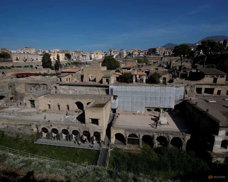 Complete text of carbonised Herculaneum scroll unlocked for first time