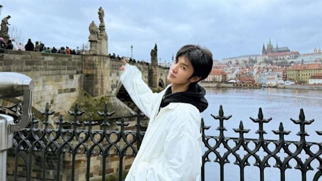 洗澡摔倒骨折“植入5根钢钉”，陈哲远谈“这件破防的事”！