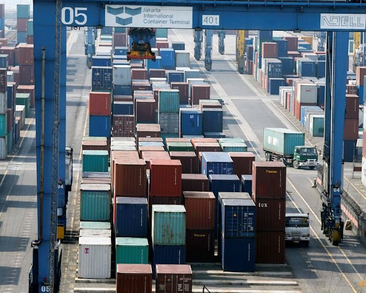 Indonesia to make exporters deposit earnings in state banks, finance ministry says