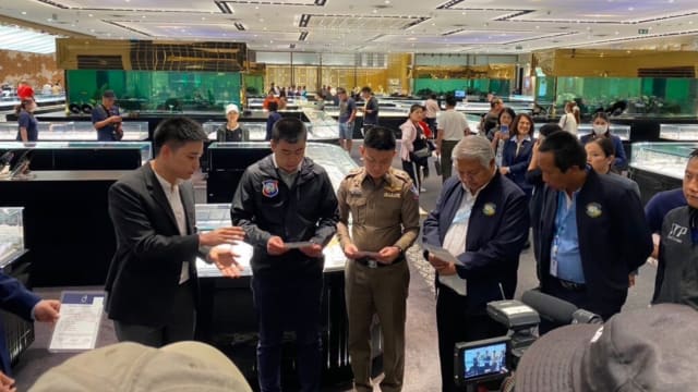 黑导疑强迫游客购物 泰国当局介入调查