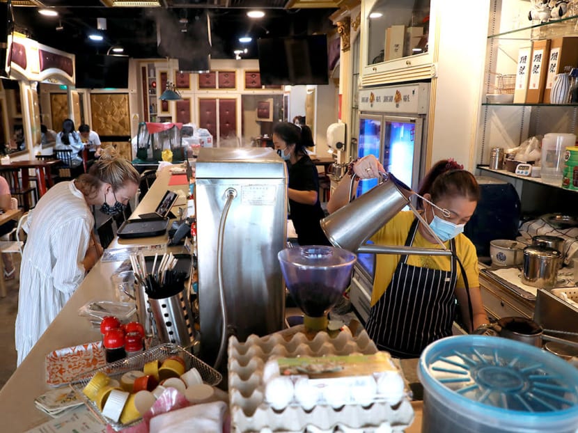 Manpower nightmare: F&B businesses offer higher pay to no or few takers, urge MOM to relook foreign labour policy