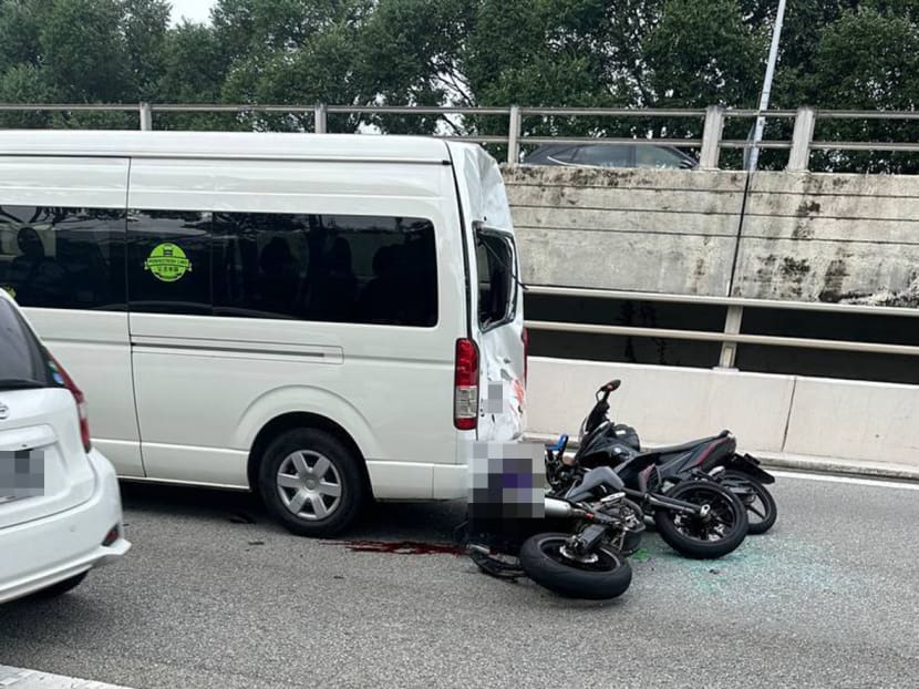 A 54-year-old male minibus driver was arrested for alleged careless driving causing death. A photograph showing the aftermath of the traffic accident was posted on Telegram. A 54-year-old male minibus driver was arrested for alleged careless driving causing death. A photograph showing the aftermath of the traffic accident was posted on Telegram.