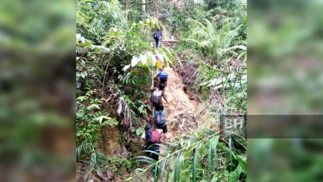 来得不易的网络 马国村民为连线 需冒死攀山越岭两小时
