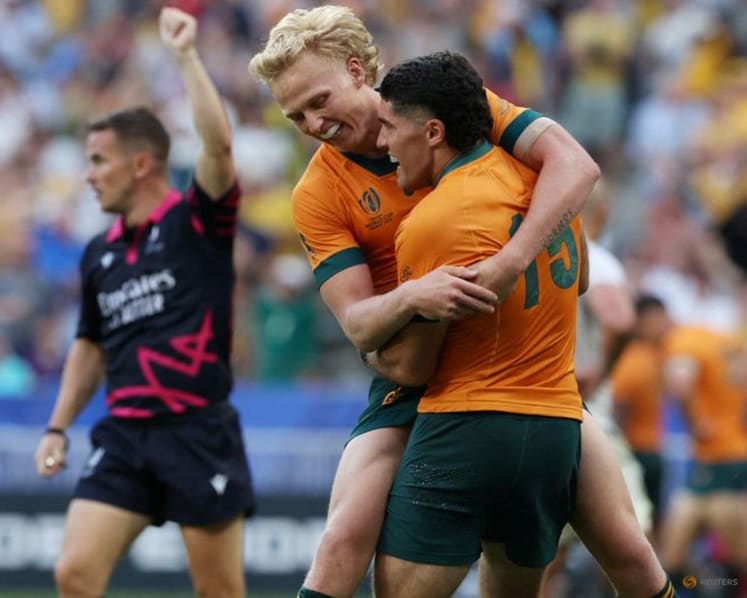 Australia coach Schmidt backs returning Gordon to 'throw himself in'