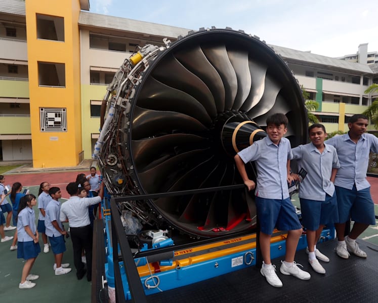 Rolls-Royce kicks off drive to interest students in aerospace industry
