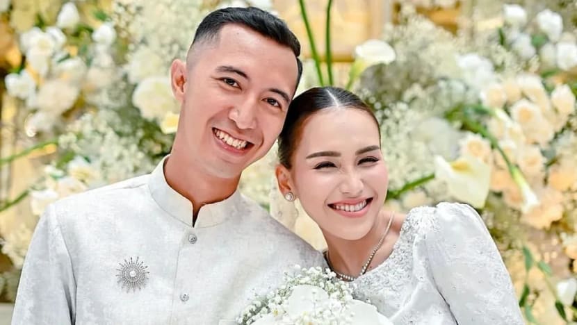 Ayu Ting Ting selamat bertunang dengan anggota tentera 