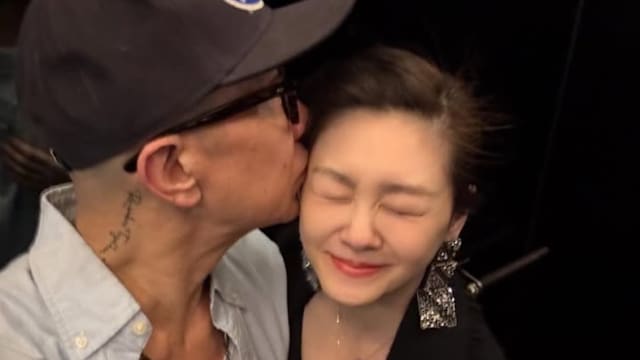 与大S结婚4周年，具俊晔独守墓前备蛋糕与酒