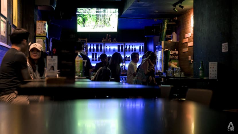 Muted response on first Friday of new 4am alcohol sales cut-off, with nightspots cautious and revellers unmoved Muted response on first Friday of new 4am alcohol sales cut-off, with nightspots cautious and revellers unmoved