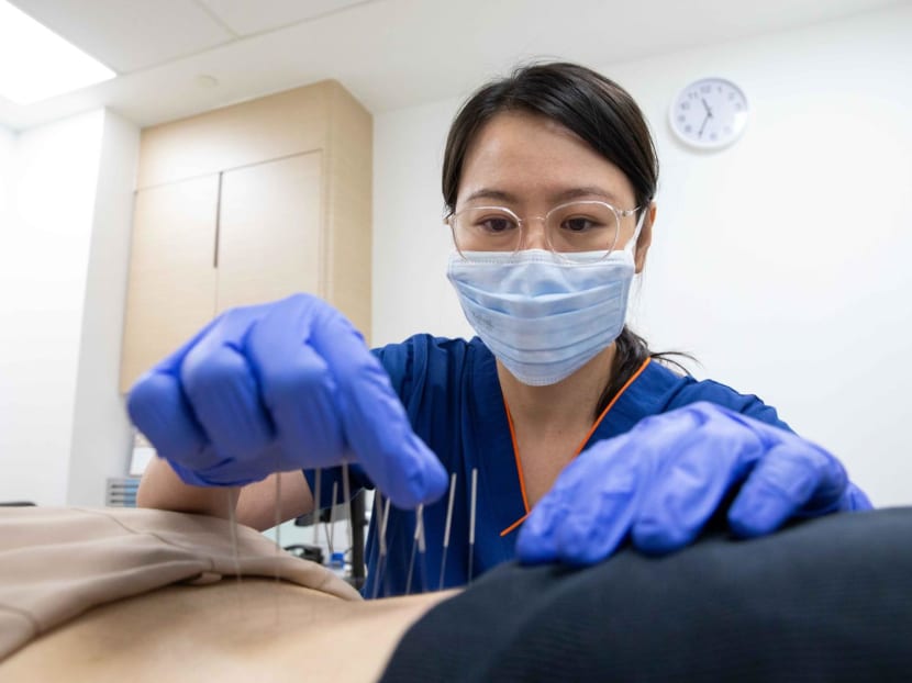What is ‘heatiness’? Do TCM and modern medicine clash? Sengkang General Hospital’s acupuncturist gives a peek into her work What is ‘heatiness’? Do TCM and modern medicine clash? Sengkang General Hospital’s acupuncturist gives a peek into her work