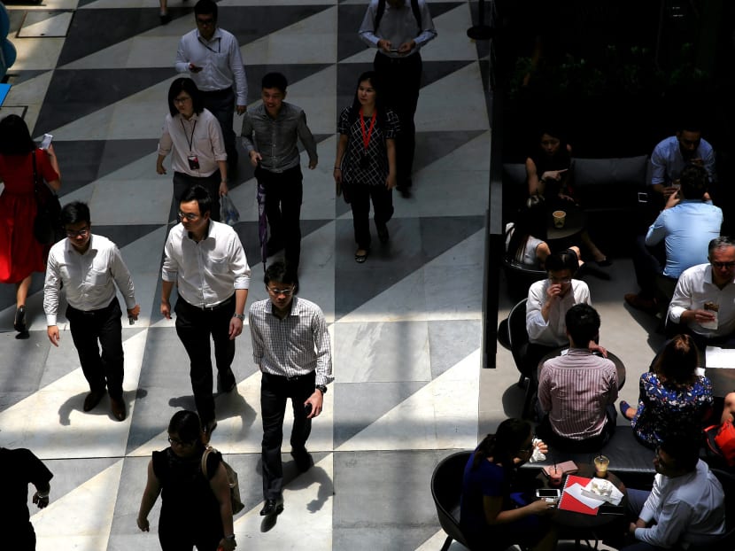 White collar workers seen during Lunchtime at the Central Business District. TODAY file photo