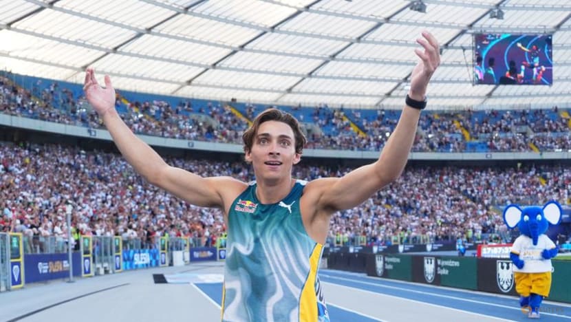Duplantis breaks own pole vault world record at Silesia Diamond League Duplantis breaks own pole vault world record at Silesia Diamond League