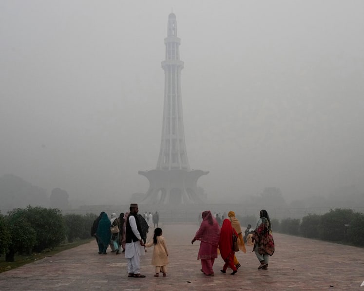 Lahore air pollution hits historic high, forcing school closures