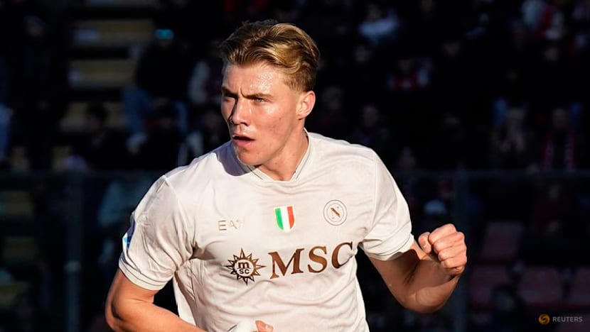 Hojlund double secures Napoli win at Cremonese