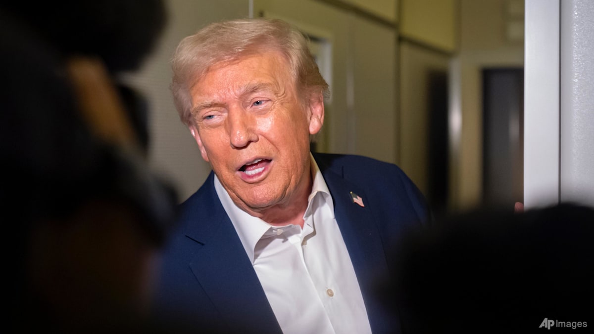 Trump heads to Asia for Xi talks, eyes Kim meeting