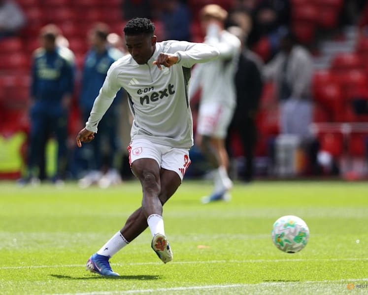 Coventry sign striker Awoniyi from Forest