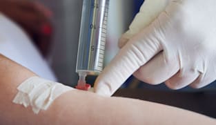  உடல் எடையைக் குறைக்கும் ஊசி போட்டுக்கொண்டதும் ரத்த வாந்தி 