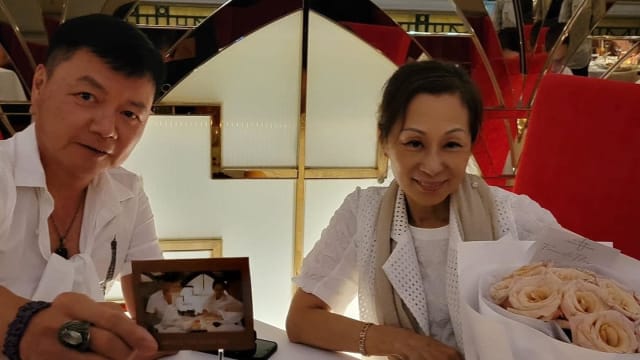 爱妻肝病恶化等换肝，港星艾威跨越半个香港买粥照顾