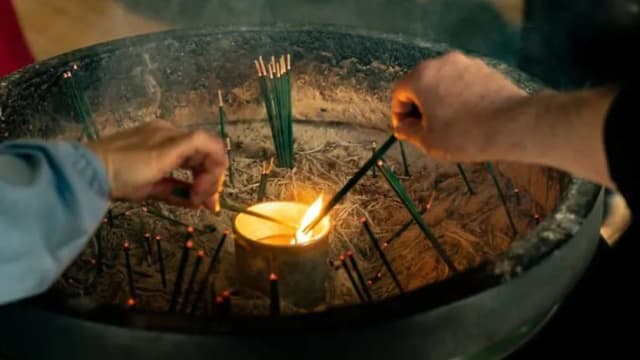 焚烧祭品加剧灰烬和烟雾问题 寺庙可采取措施应对