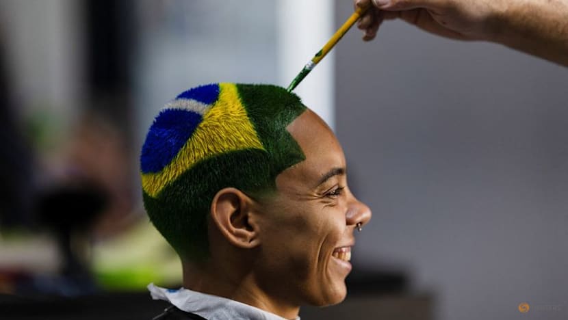 Barber shaves World Cup dreams into Brazilian fans' hair