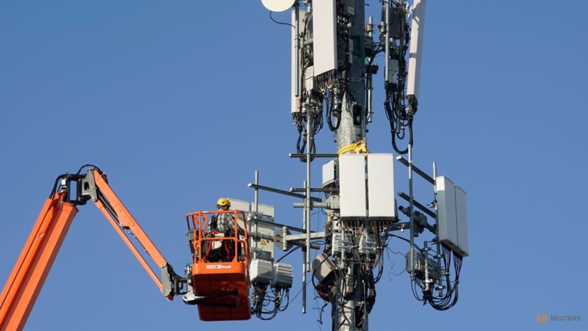 channelnewsasia.com - Verizon lifts annual forecasts as new mobile plans spur subscriber gains