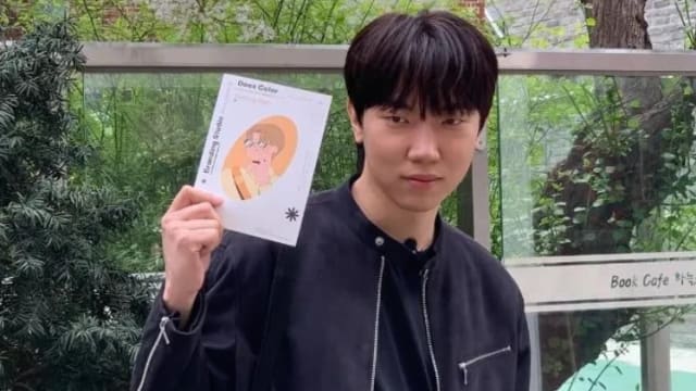 韩国学霸歌手酒后脱序　为摸女生大腿行为道歉！