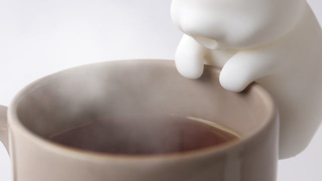 怕烫吗？猫咪机器人帮你吹凉