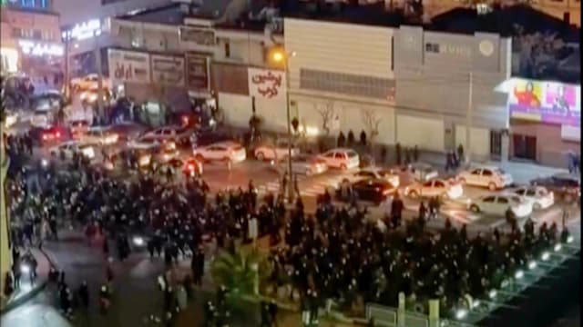 伊朗示威持续两周 料78示威者丧命2600多人被捕