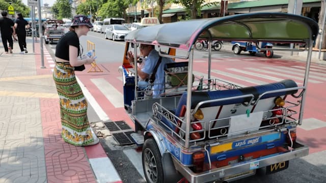 曼谷拟限制传统嘟嘟车 当局正公开咨询 
