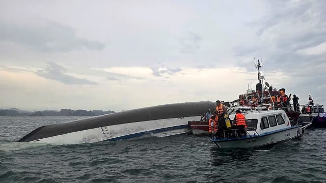 越南下龙湾发生船只翻覆事故 至少34人死亡